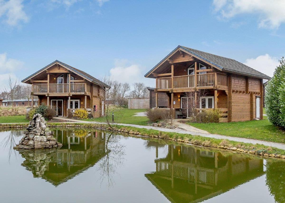Woodland Lakes Lodges Тирск Экстерьер фото