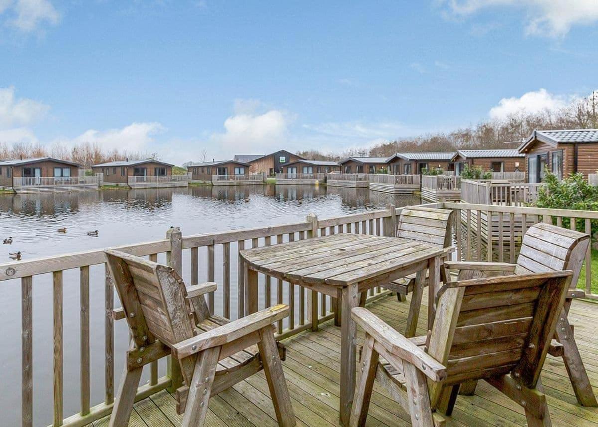 Woodland Lakes Lodges Тирск Экстерьер фото