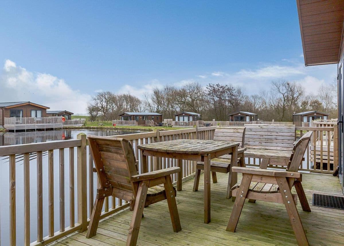 Woodland Lakes Lodges Тирск Экстерьер фото